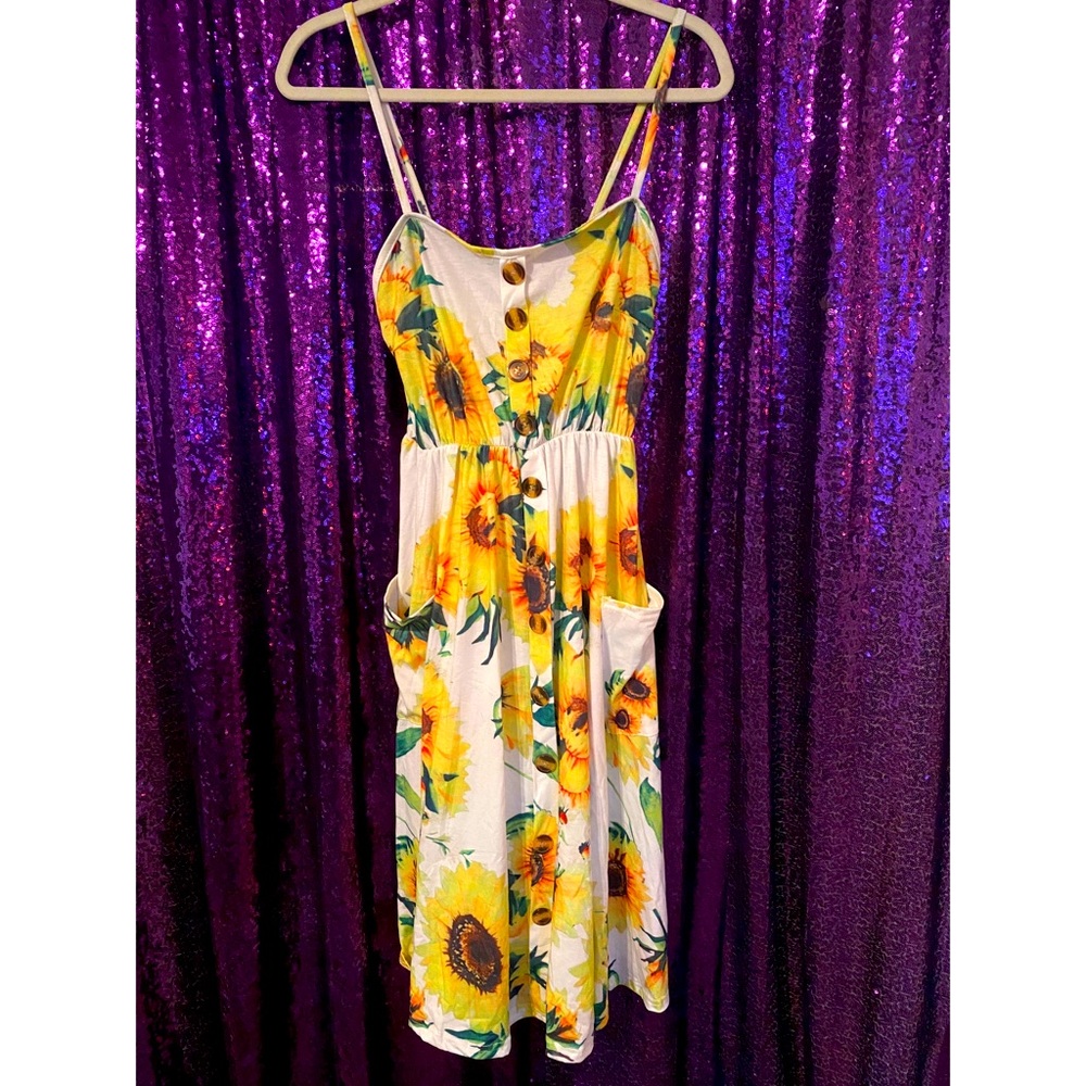 Sunflower dress with pockets